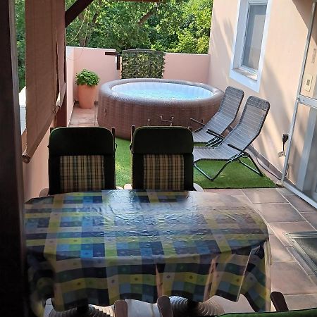 Apartment Simona - Extra Comfort With Large Terrace And Jacuzzi Barbariga Exterior foto