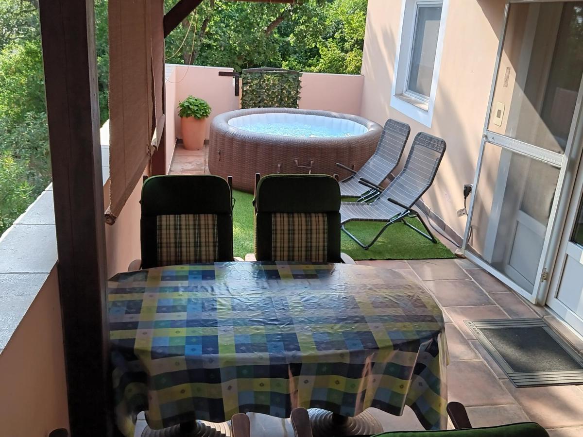 Apartment Simona - Extra Comfort With Large Terrace And Jacuzzi Barbariga Exterior foto